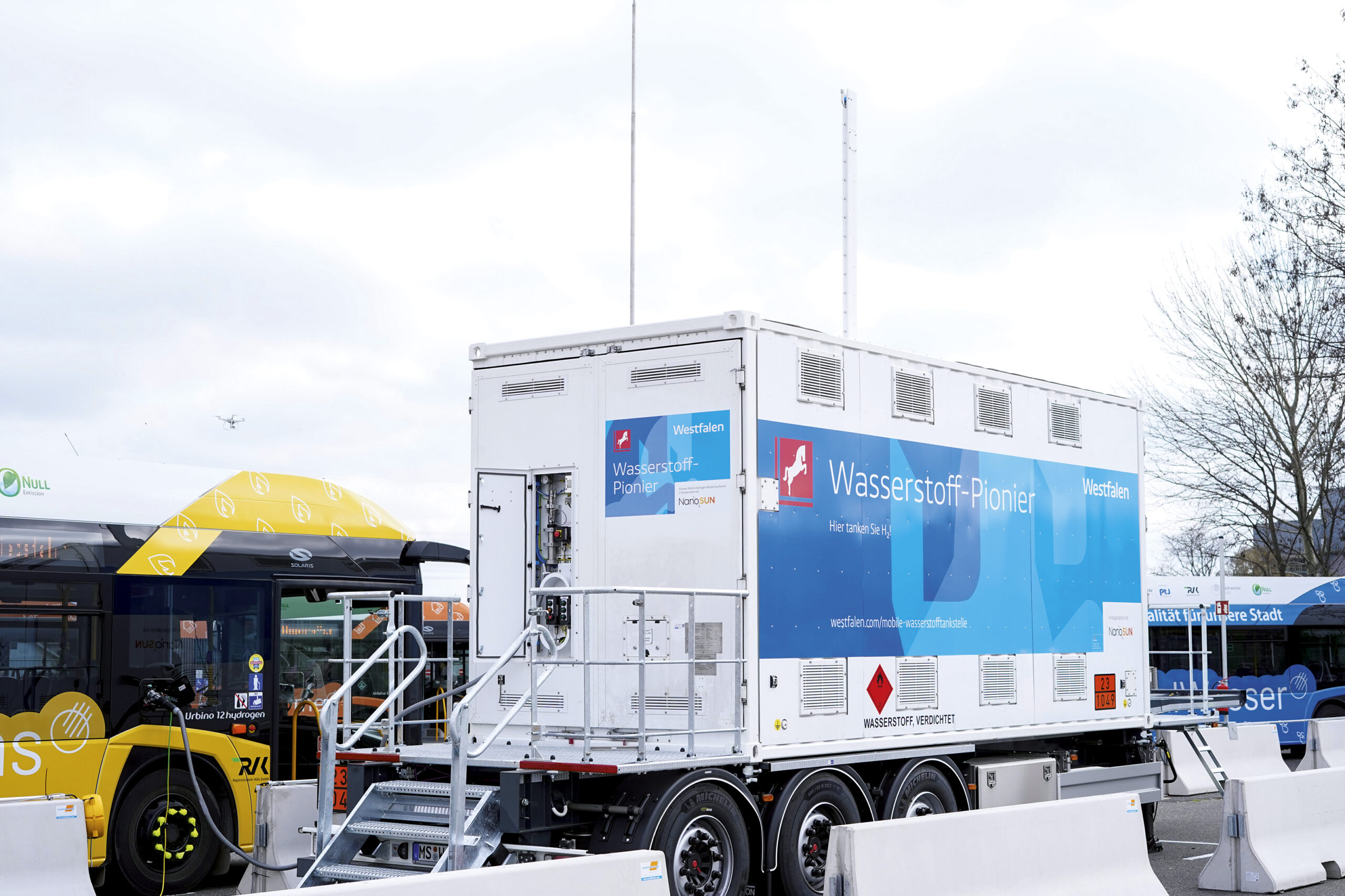 Westfalen übergibt erste mobile Wasserstofftankstelle an